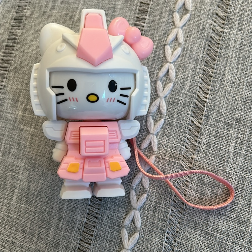 Robot Keychain - Picture 2 of 4